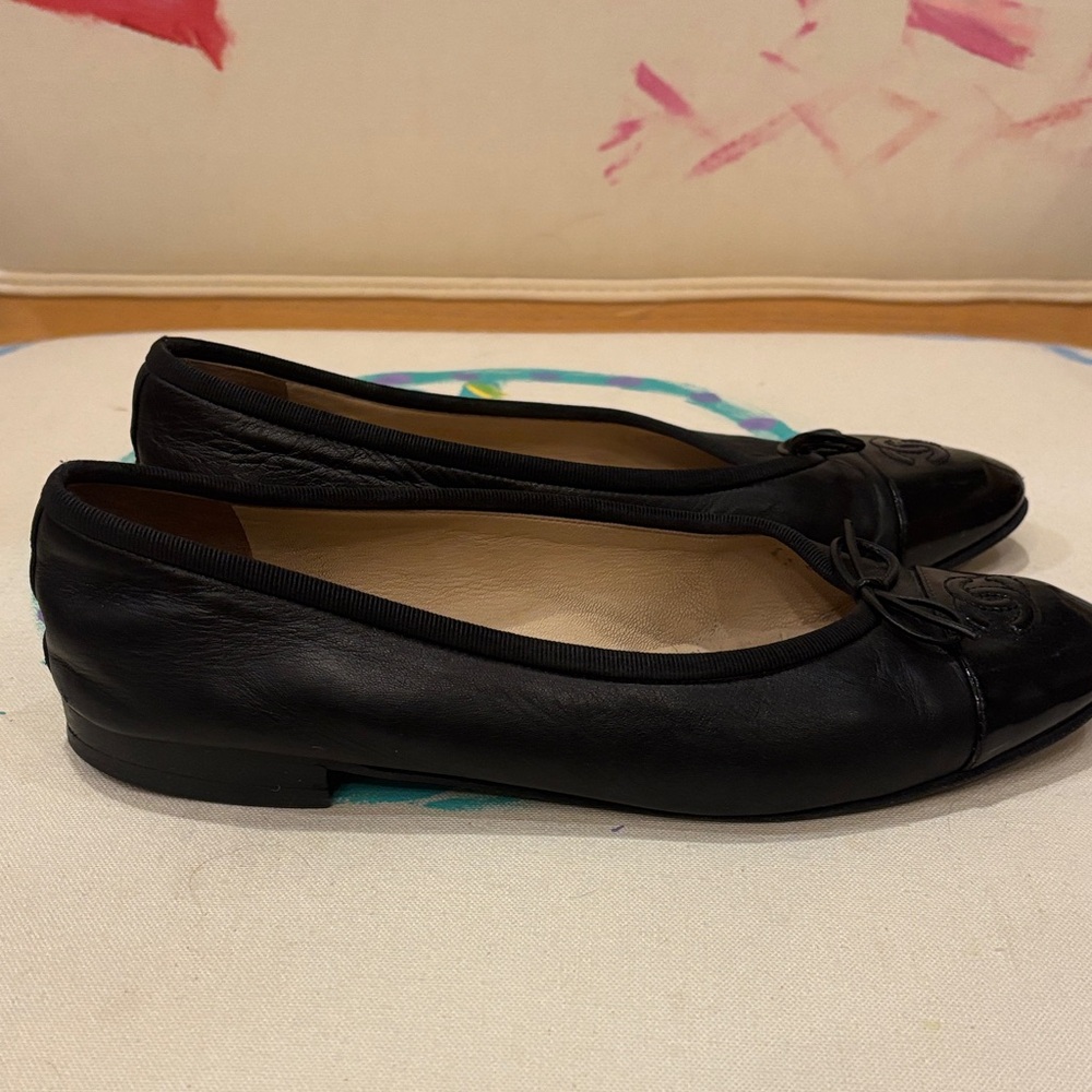 CHANEL Black Leather Loafers with Bow Detail - Picture 3 of 7